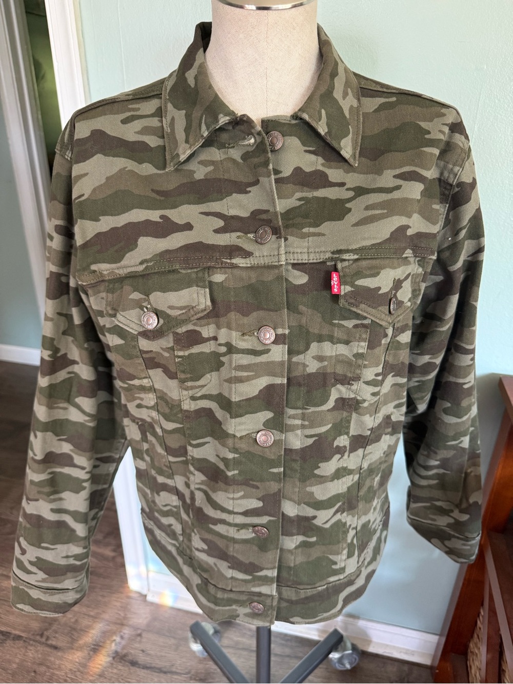 Levis Ex-Boyfriend Green Camo Button Up Trucker Jacket Size Medium